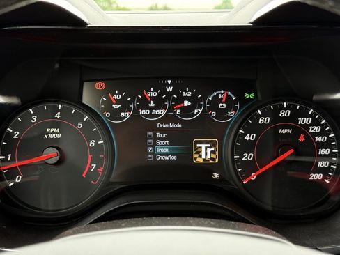 Used 2017 Chevrolet Camaro SS RWD image 40