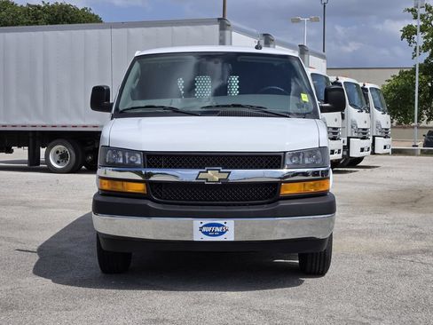 Used 2024 Chevrolet Express 2500 w/ Driver Convenience Package RWD image 2