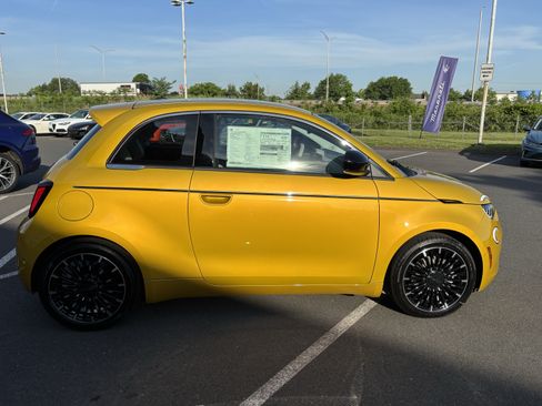 New 2026 FIAT 500 e Icona w/ Quick Order Package 21R FWD image 8