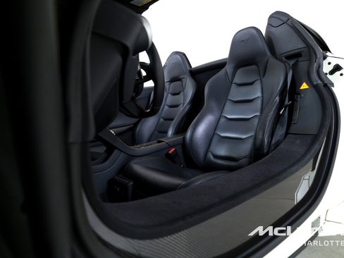 Used 2015 McLaren 650S Spider image 13