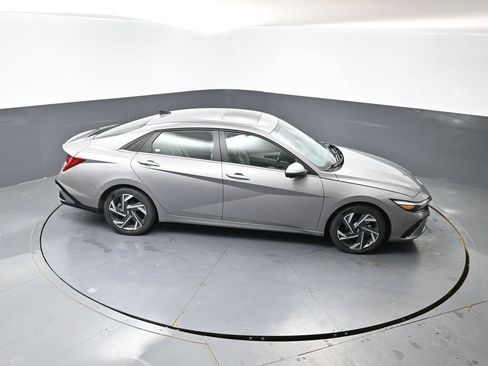 Used 2024 Hyundai Elantra Limited FWD image 43