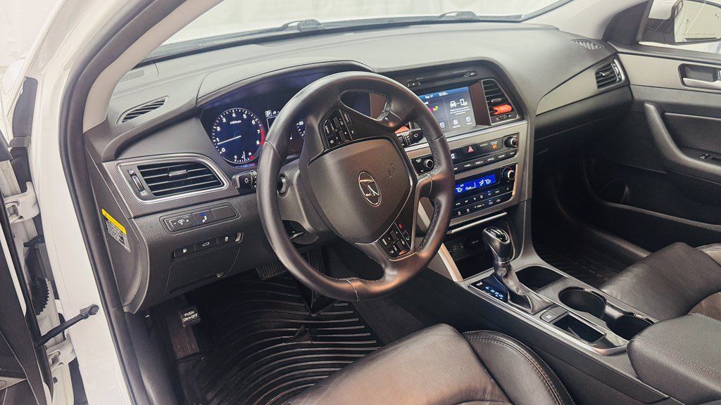Used 2016 Hyundai Sonata Sport w/ Option Group 02 FWD image 14