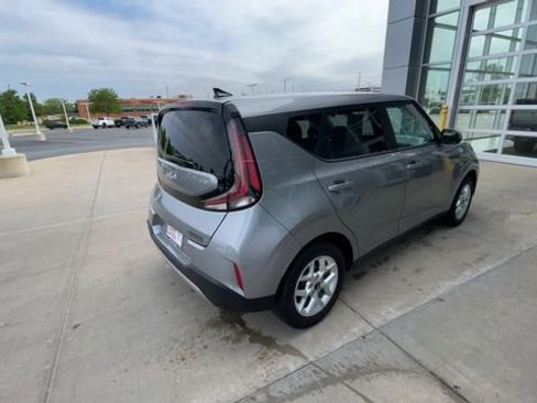 Used 2025 Kia Soul LX w/ LX Technology Package FWD image 2