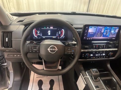 New 2026 Nissan Pathfinder Platinum AWD/4WD image 3