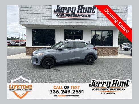 Used 2023 Nissan Kicks SV FWD image 1