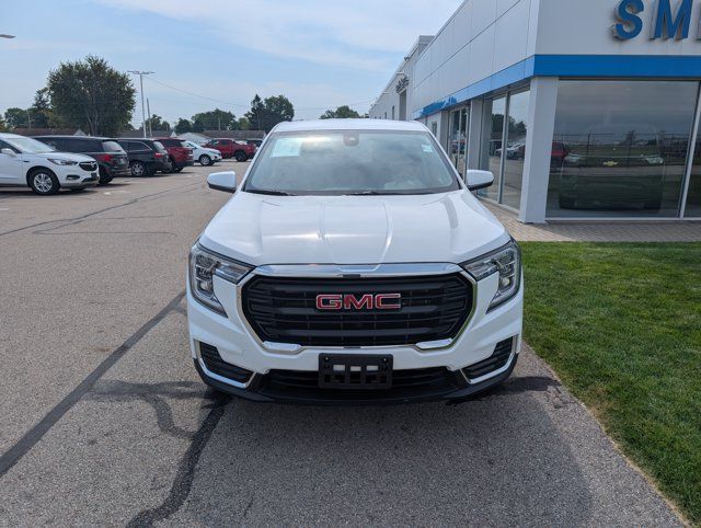 Used 2024 GMC Terrain SLE FWD image 3