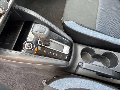 Used 2025 Nissan Versa SV FWD image 34