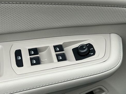 New 2026 Volkswagen Atlas SE image 28