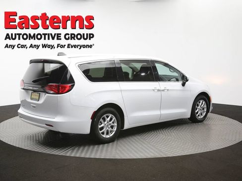 Used 2022 Chrysler Voyager LX FWD image 40