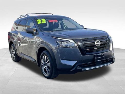 Certified 2023 Nissan Pathfinder SL w/ Lighting Package (N92) image 3