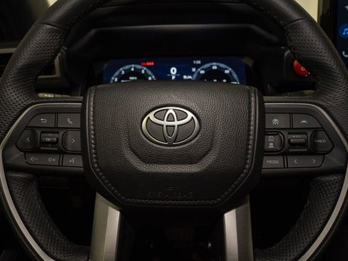 Used 2025 Toyota Tacoma TRD Off-Road image 18