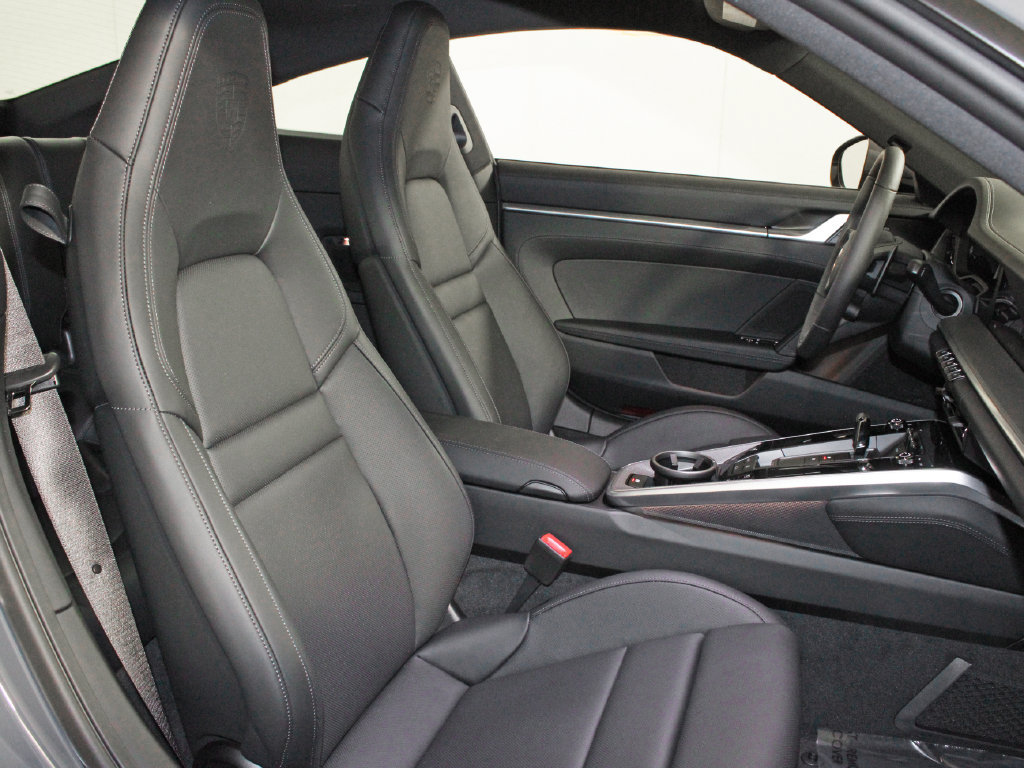 Certified 2025 Porsche 911 Carrera RWD image 35