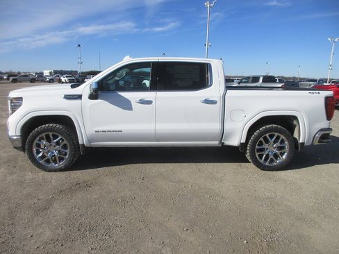 New 2026 GMC Sierra 1500 SLT w/ SLT Convenience Package image 9