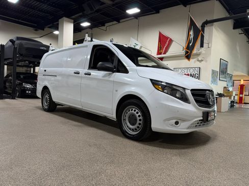 Used 2021 Mercedes-Benz Metris image 3