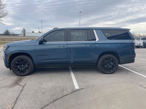 New 2025 Chevrolet Suburban Premier image 6