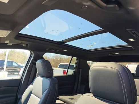 New 2026 Chevrolet Traverse LT w/ Sun and Wheel Package image 4