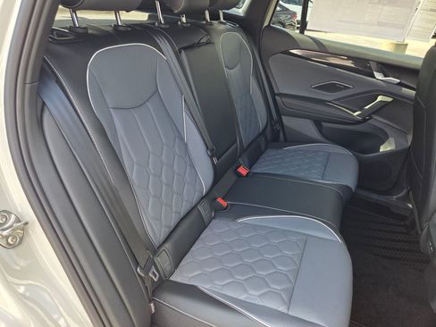New 2026 Volkswagen Tiguan SEL R-Line AWD/4WD image 20
