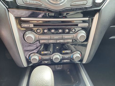 Used 2020 Nissan Pathfinder S image 27