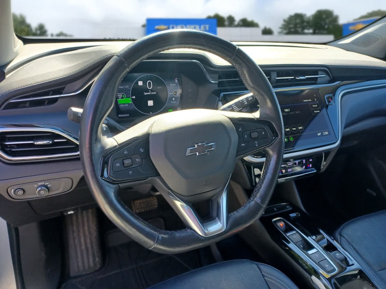 Used 2023 Chevrolet Bolt EUV Premier w/ Sun & Sound Package FWD image 9