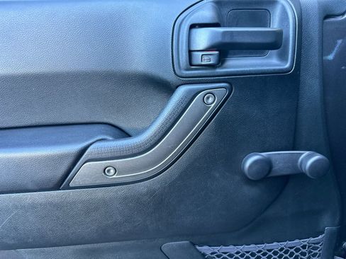 Used 2018 Jeep Wrangler Unlimited Sport w/ Connectivity Group image 11