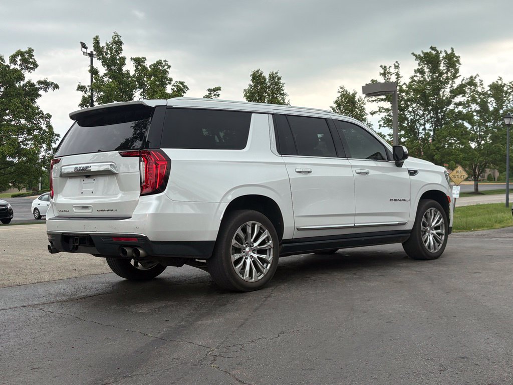 Used 2022 GMC Yukon XL Denali AWD/4WD image 4