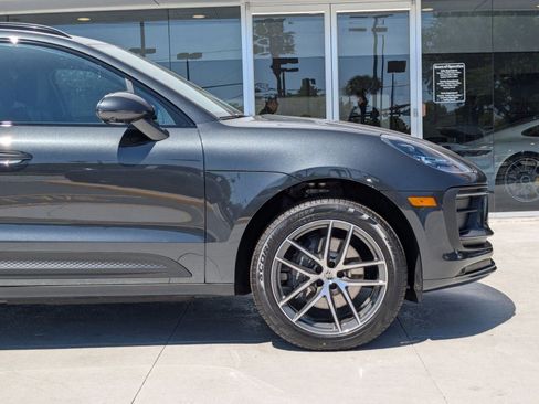 Certified 2025 Porsche Macan image 11