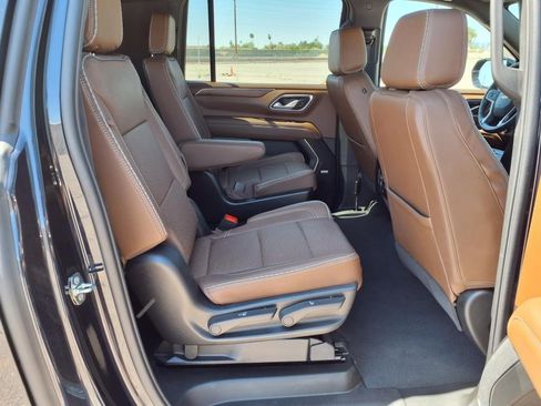 Used 2024 Chevrolet Suburban High Country image 15