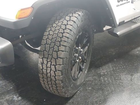 Used 2022 Jeep Gladiator Sport image 32