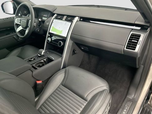 Certified 2025 Land Rover Discovery S AWD/4WD image 16