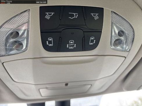 Used 2023 Chrysler Pacifica Touring-L FWD image 39