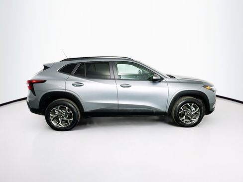 Used 2025 Chevrolet Trax LT w/ LT Convenience Package image 10