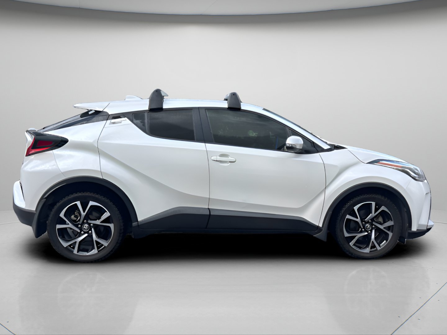 Used 2021 Toyota C-HR XLE FWD image 5