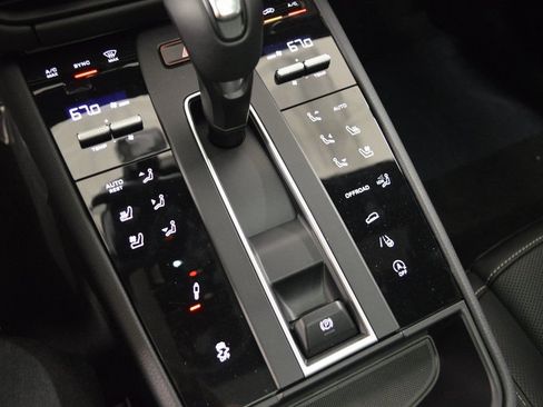 New 2026 Porsche Macan AWD/4WD image 31