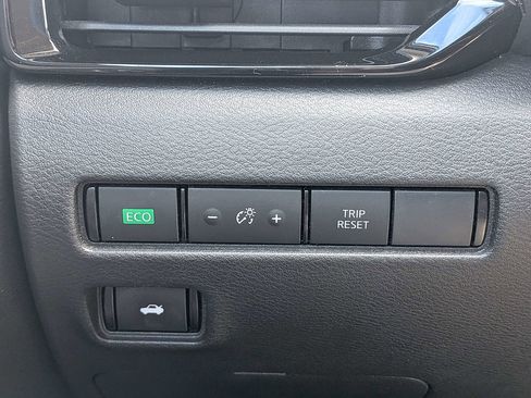 Used 2024 Nissan Sentra SV FWD image 22