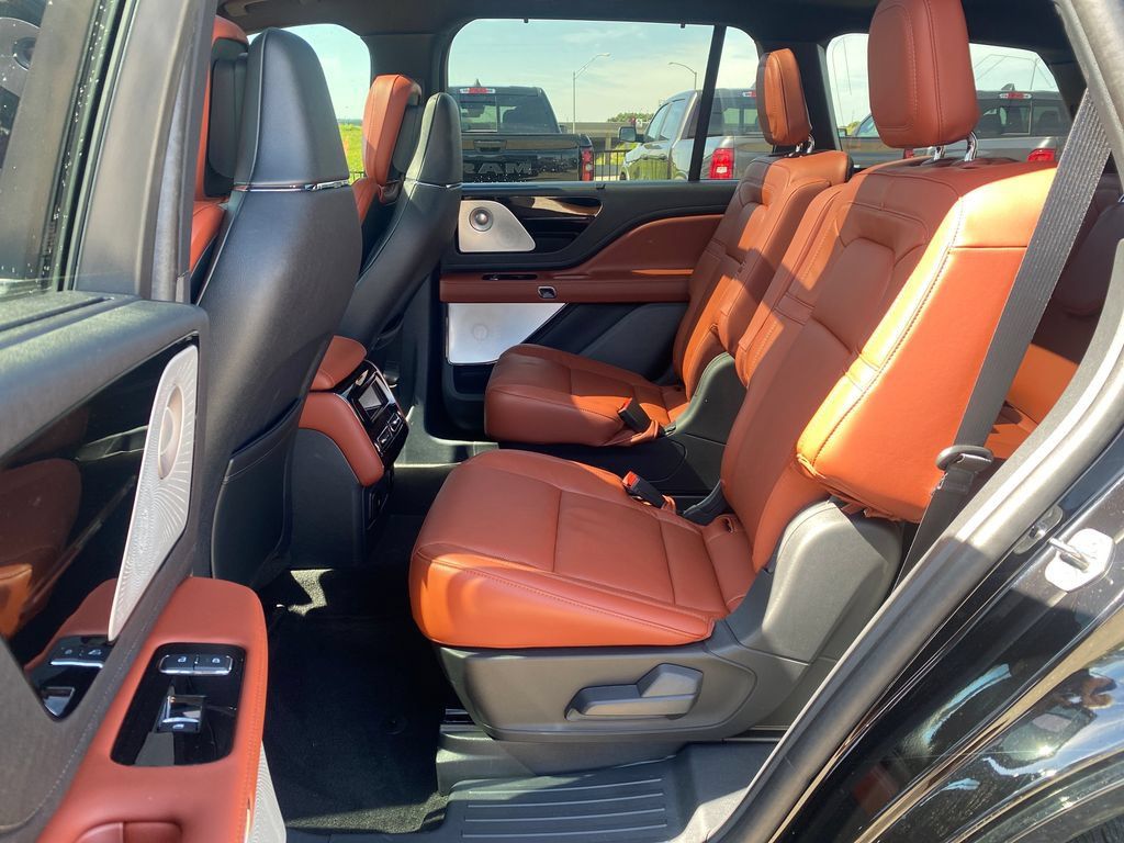 Used 2025 Lincoln Aviator Reserve w/ Equipment Group 201A AWD/4WD image 28