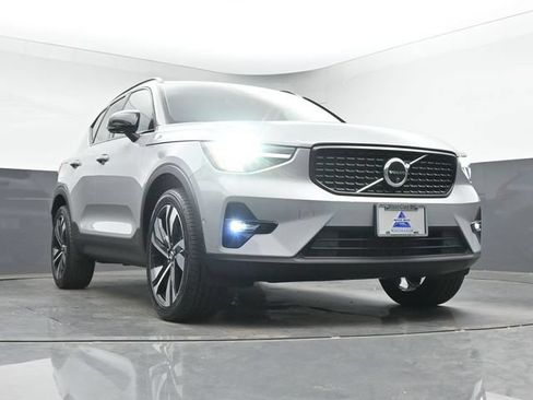 Used 2024 Volvo XC40 B5 Plus w/ Climate Package AWD/4WD image 37