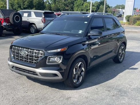 Used 2024 Hyundai Venue SEL FWD image 3