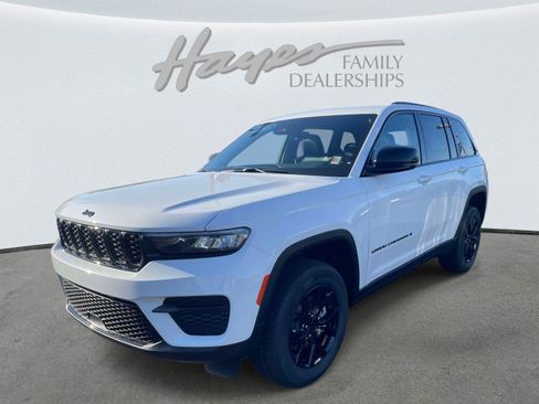 New 2025 Jeep Grand Cherokee Altitude image 13