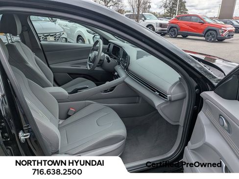 Used 2025 Hyundai Elantra Sport FWD image 31