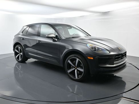 Certified 2024 Porsche Macan Turbo image 17