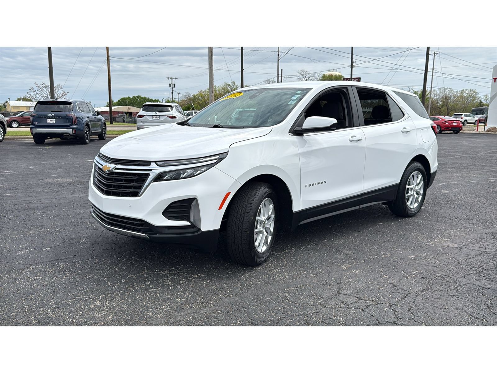 Used 2024 Chevrolet Equinox LT FWD image 3