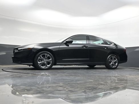 Used 2023 Honda Accord EX image 31