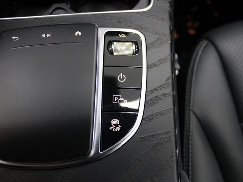 Used 2022 Mercedes-Benz GLC 300 4MATIC image 38