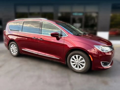 Used 2019 Chrysler Pacifica Touring-L FWD image 7