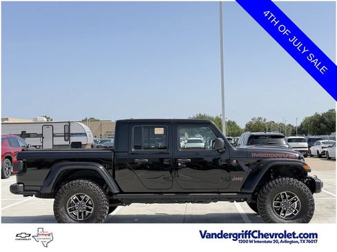 Used 2024 Jeep Gladiator Mojave AWD/4WD image 3