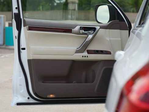 Used 2013 Lexus GX 460 Premium AWD/4WD image 40