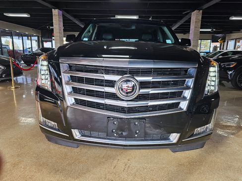 Used 2015 Cadillac Escalade ESV Premium image 2