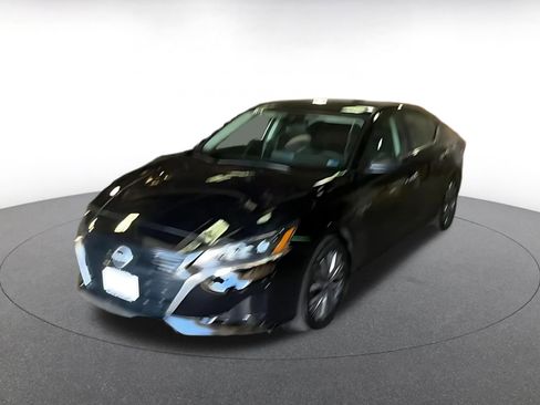 Used 2025 Nissan Altima 2.5 SV FWD image 7