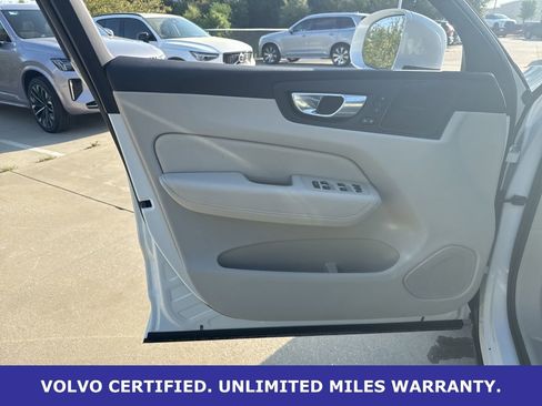 Certified 2023 Volvo XC60 B5 Ultimate w/ Climate Package image 19