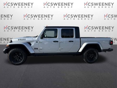 Used 2022 Jeep Gladiator Sport image 2
